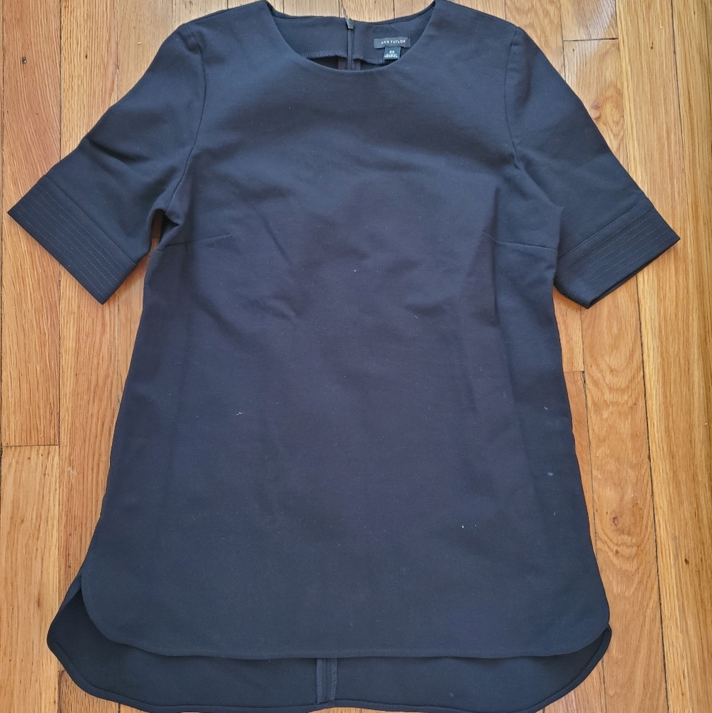Anne Taylor Short Sleeve Black Top